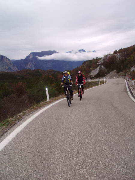 weiter auf der Asphaltstrae